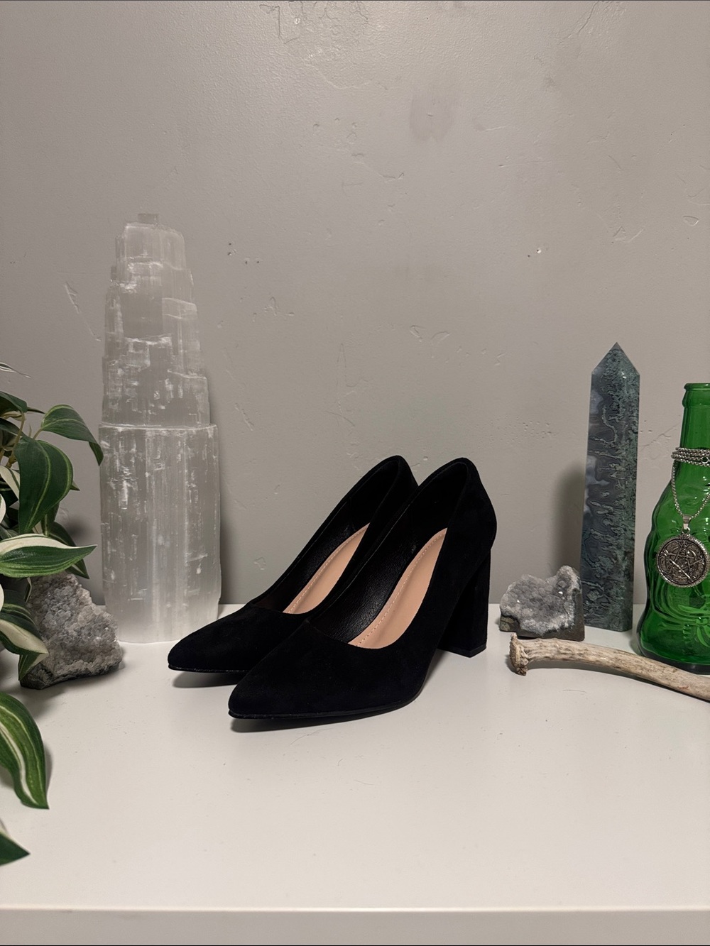 Classic Black Suede Pointed Toe Block Heel Pumps Size 7.5 New Without Tags